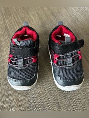 Stride Rite Shoe for Little Kids, Size 4M, Color Black, White, Red, Semi New.